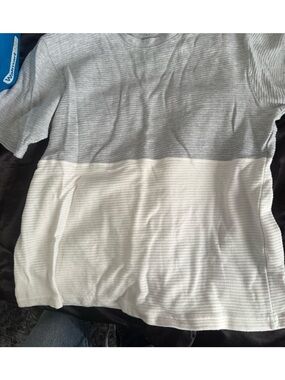 Men's Two-Tone Gray and White Ribbed Short-Sleeve Shirt Small